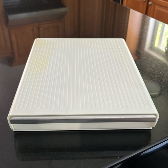 Great shelf, enclosed hold coffee storage and other types of pods as well - Picture 1 of 6